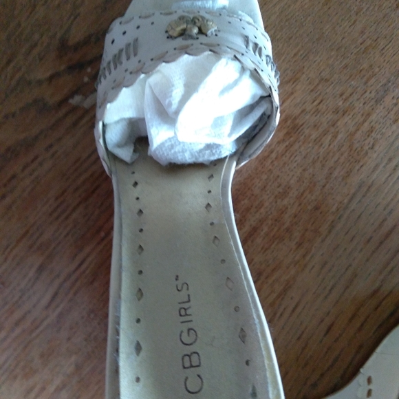 Shoes - Picture 2 of 3